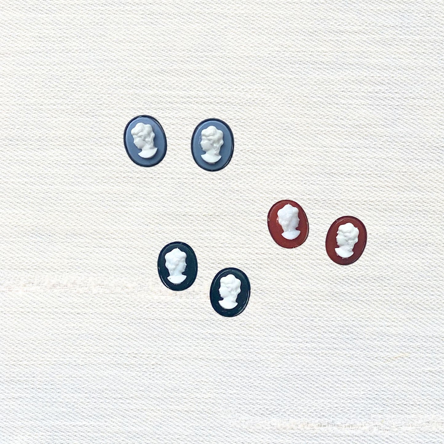 Winzling Cameo Studs
